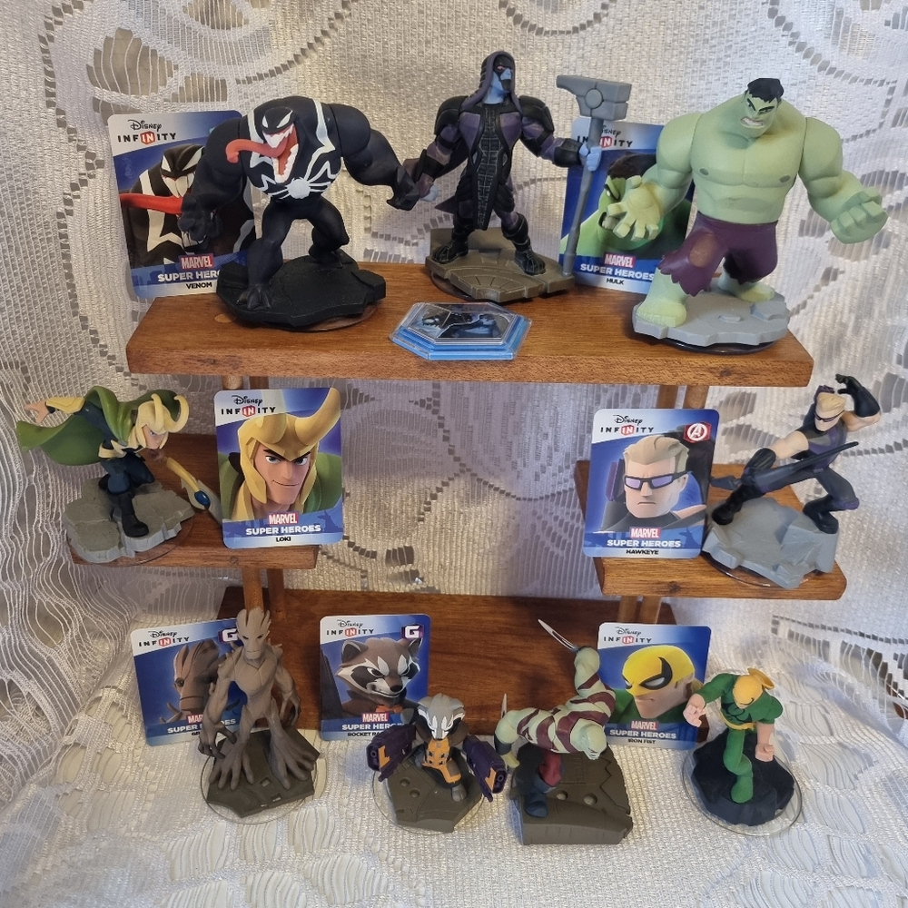 Disney Infinity 2.0 Marvel Super Heroes Figurine Set Of 10 With Collectible Card
